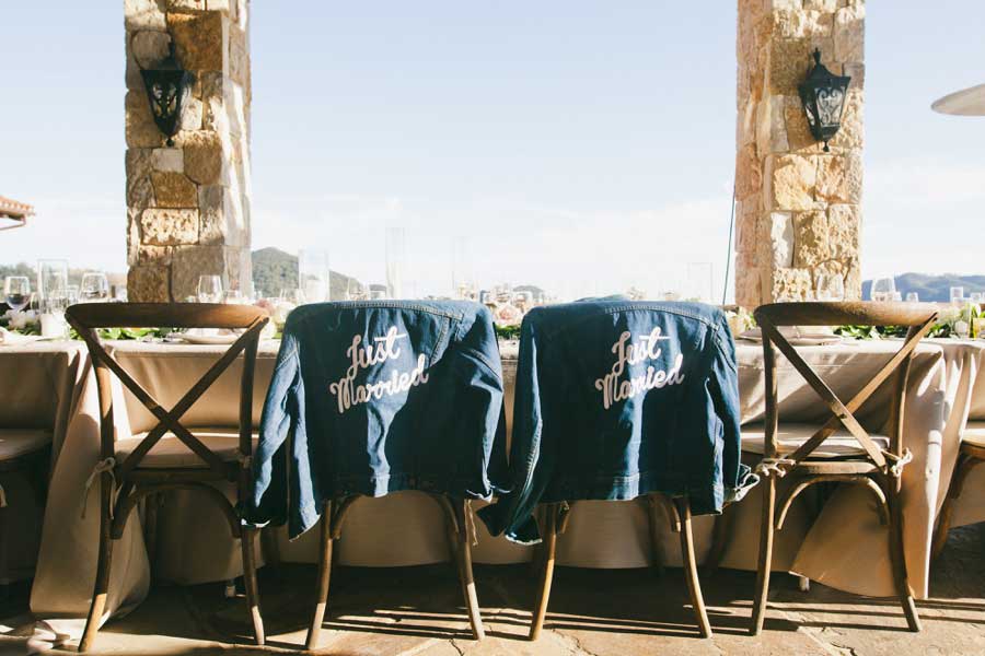 fun bride and groom jean jackets idea
